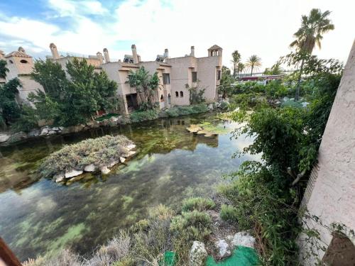 Výhled na řeku, která protéká v blízkosti apartmánu