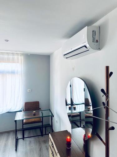 Χώρος καθιστικού στο Chambre et SDD privées dans une maison partagée avec des résidents