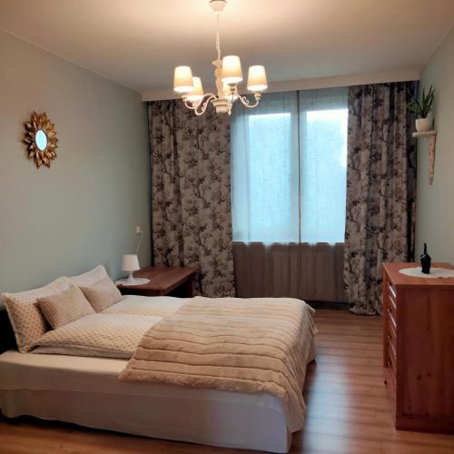 Ένα ή περισσότερα κρεβάτια σε δωμάτιο στο Aleja N.M.P 73