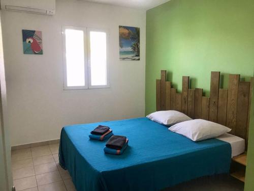 Postel nebo postele na pokoji v ubytování Crystal Beach Ti Trésor Appartement bord de mer