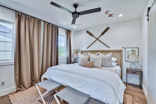 a bedroom with a bed and a ceiling fan at Inn History Grand Canyon Cabin in Williams