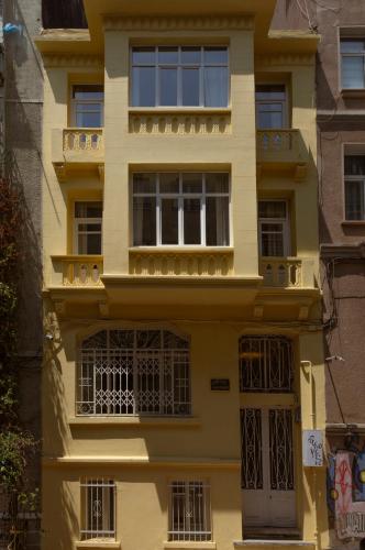 Lemon Apartments