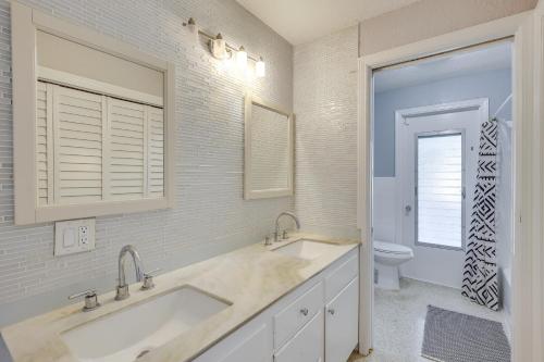 Koupelna v ubytování Spacious Boynton Beach Vacation Home Pets Welcome