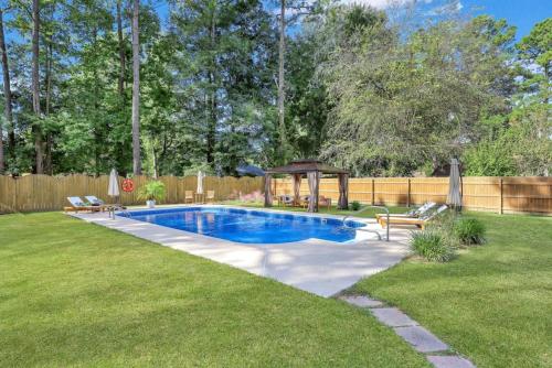 La alberca dentro o cerca de Savannah 5BR Pool, Jacuzzi, Firepit, Sports, Games