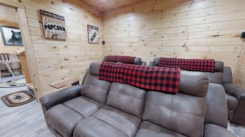 Coin salon dans l'établissement Lazy Bear Lodge cabin