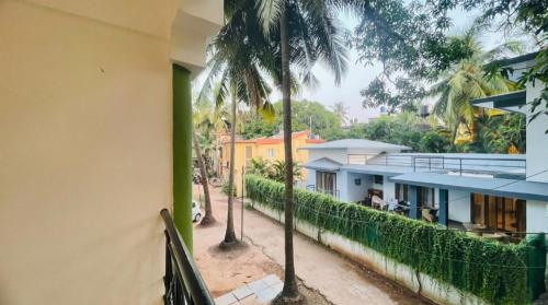 Taman di luar Goa Suites Holiday Home