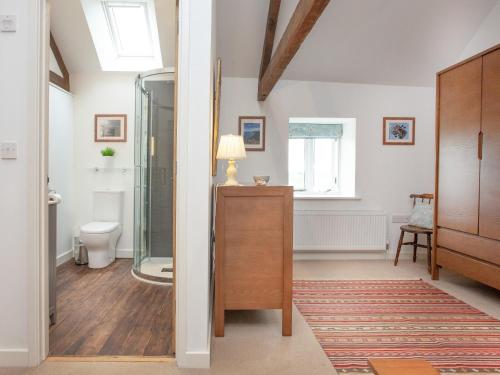 a bathroom with a shower and a toilet in a room at Tembridge House - Uk37698 in Witheridge