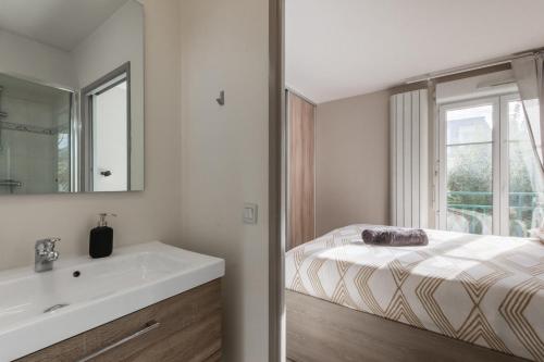 a white bathroom with a bed and a sink at Family Apartment DisneyLand 90m2 - 150m RER A Val d Europe in Chessy