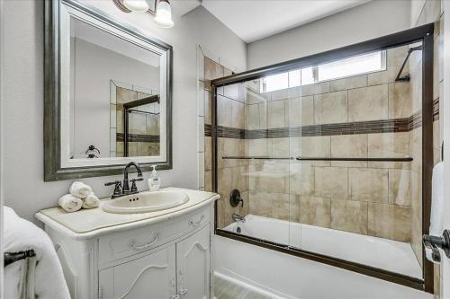 Gorgeous and Spacious home!