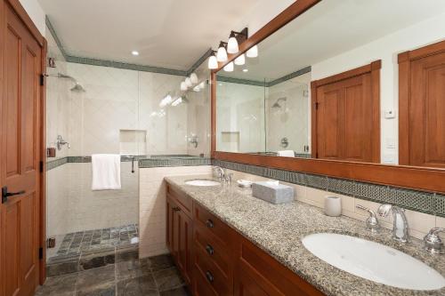 a bathroom with two sinks and a large mirror at Taluswood The Lookout 5 - Secluded Chalet with Hot Tub & Incredible Views - Whistler Platinum in Whistler