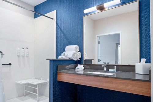 a bathroom with a sink and a mirror at Fairfield by Marriott Inn & Suites Corinth South Denton Area in Corinth