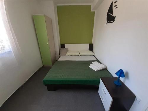 Apartments with a parking space , Krk - 21701