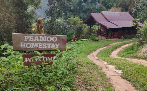 Taman di luar PeaMoo Homestay