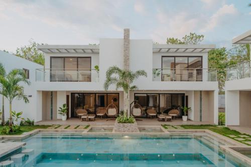 an image of a house with a swimming pool at Villas Oazis in Monterrico