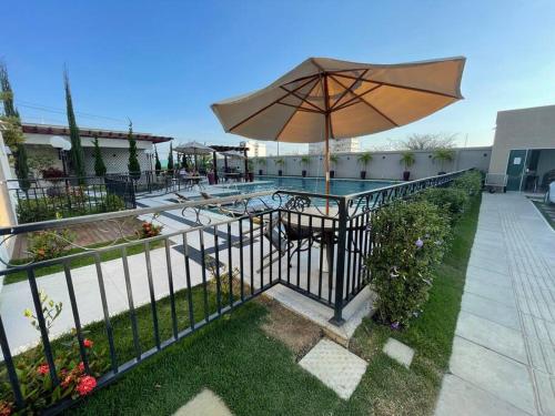 Piscine de l'établissement Lindo apto em condomínio top ou située à proximité