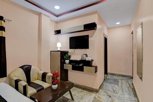 TV a/nebo společenská místnost v ubytování Hotel O Padmavati Projects Pvt Ltd Near Netaji Subhash Chandra Bose International Airport