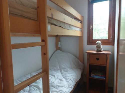 a bedroom with two bunk beds and a window at Appartement Peisey-Vallandry, 1 pièce, 4 personnes - FR-1-411-907 in Landry
