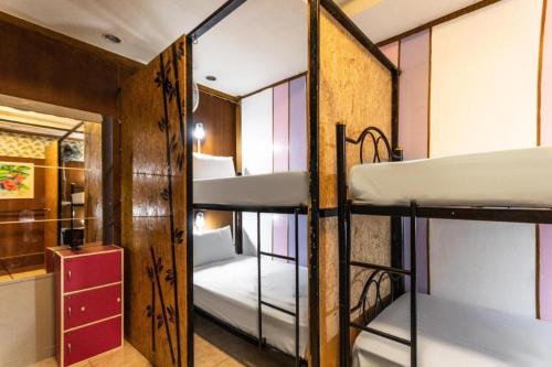 Двуетажно легло или двуетажни легла в стая в Riverside Guesthouse