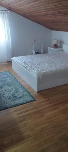 Katil atau katil-katil dalam bilik di Apartment Školj