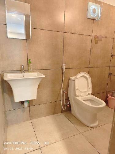 a bathroom with a toilet and a sink at Sunshine Service Villa in Kannur