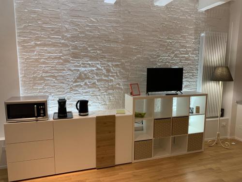 a white cabinet with a tv on top of it at LA PICCOLA MAGIA in Pisa