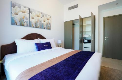 Postel nebo postele na pokoji v ubytování CitiHome- 1BR Dubai Creek Harbour