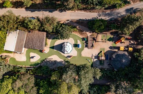 an aerial view of a house with a yard at Camping Village Rosselba Le Palme in Portoferraio