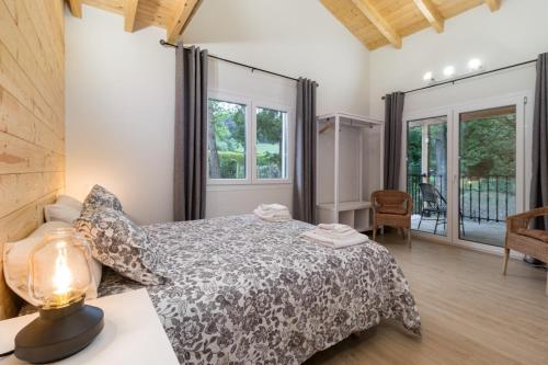 a bedroom with a bed and a table with a lamp at Apartamentos El Bosque De Cubas in Cubas