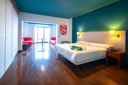 Katil atau katil-katil dalam bilik di Hotel Ritual Torremolinos- Adults Only