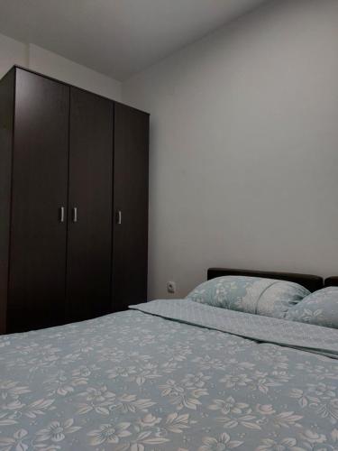 a bedroom with a bed and a dresser at Apartman Pale - Biljana in Pale