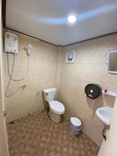 Koupelna v ubytování Sappermpool Guest House เรือนภูผา