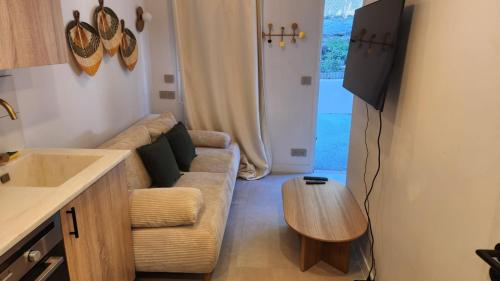 Charmant Studio - C1