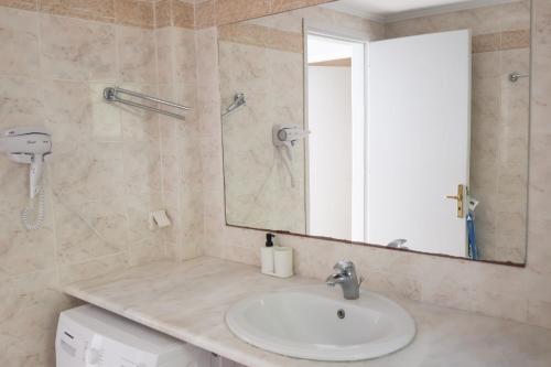 Ένα μπάνιο στο Skiathos Zeus apartment
