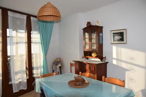 a dining room with a blue table and a desk at Appartamento La Fenice Rango in Balbido-rango