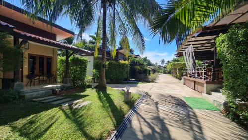 Zahrada ubytování Baan Suan Rim Klong Resort