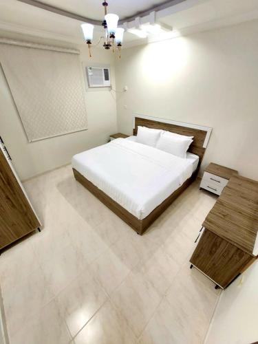 A bed or beds in a room at شقة واسعة غرفتين نوم وصالة