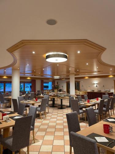 Un restaurante u otro lugar para comer en Hotel Larch
