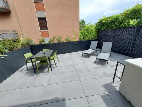 Balcone o terrazza di ApartmentsGarda - Residenza Garda Deluxe