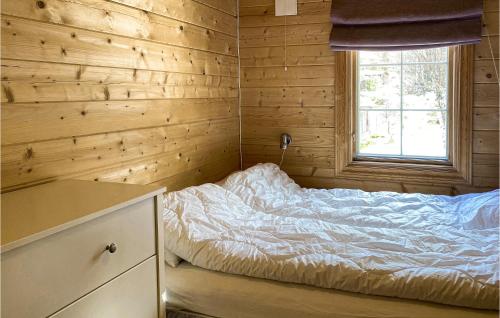 Säng eller sängar i ett rum på Gorgeous Home In Bjorli With Wifi