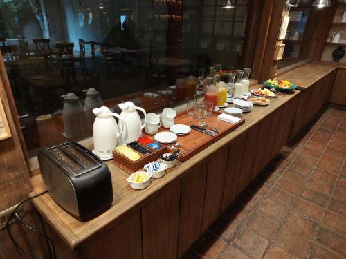 a buffet line with food and a television at Hotel Villa el Descanso in Curicó