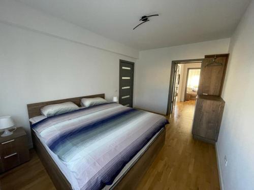 a bedroom with a large bed in a room at Lucky Home Timisoara 2 in Timişoara