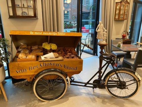 Φωτογραφία από το άλμπουμ του 12A, Luxury & Unique, Cinema, Terrace, Stunning View, Central Location! σε Oisterwijk