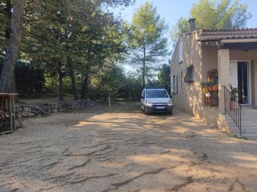 Το κτήριο όπου στεγάζεται  το bed & breakfast