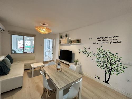 Central Apartment with Terrace & Seasonal Pool Terraza y Piscina