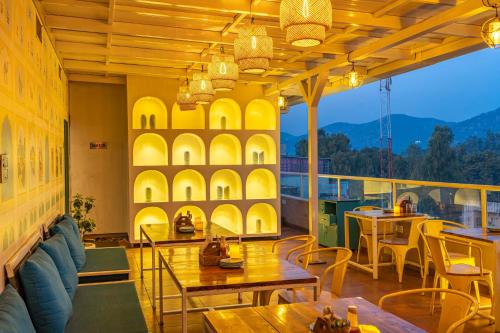 En generel udsigt til bjerge eller udsigt til bjerge taget fra pensionatet