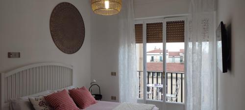 a bedroom with a bed and a window with a view at Edahouse in Salerno