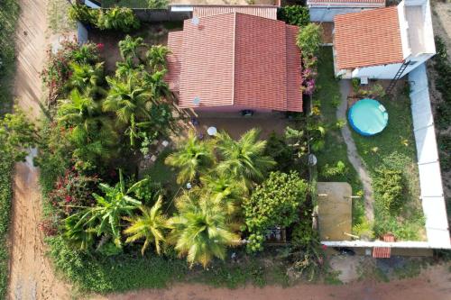 an overhead view of a house with palm trees and a pool at Casa INTI de Maracajaú in Maracajaú