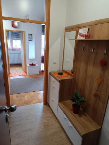 a room with a dresser and a mirror at Apartman Ante in Gospić