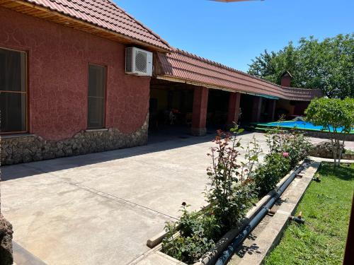 Pool House – Photos 4