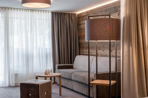 a hotel room with a bed and a lamp at Hotel Tyrolerhof in Sölden
